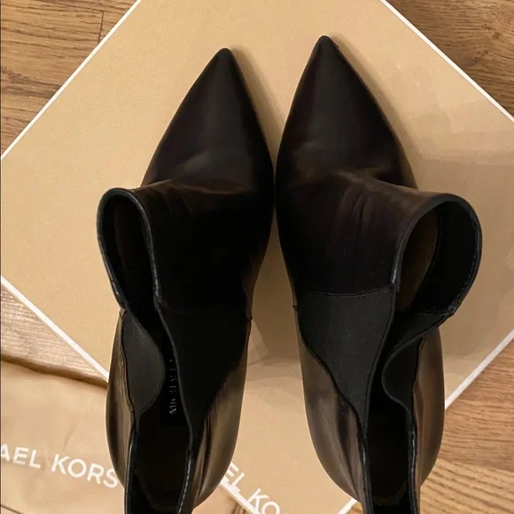 Michael Kors Andie Boots - Picture 5 of 12